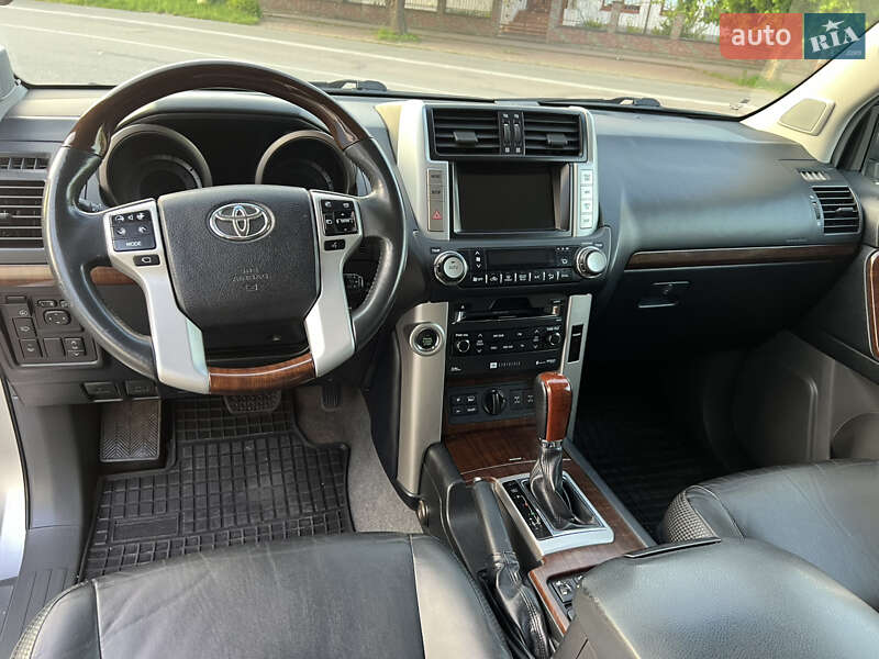 Позашляховик / Кросовер Toyota Land Cruiser Prado 2011 в Ужгороді