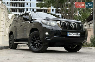 Внедорожник / Кроссовер Toyota Land Cruiser Prado 2022 в 
