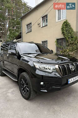 Внедорожник / Кроссовер Toyota Land Cruiser Prado 2022 в 