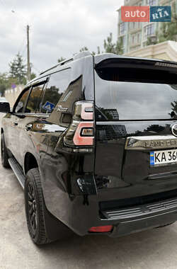Внедорожник / Кроссовер Toyota Land Cruiser Prado 2022 в 