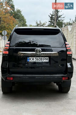 Внедорожник / Кроссовер Toyota Land Cruiser Prado 2022 в 