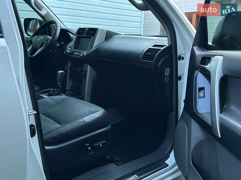 Внедорожник / Кроссовер Toyota Land Cruiser Prado 2013 в Кельменцах