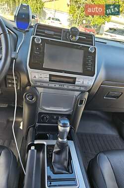 Позашляховик / Кросовер Toyota Land Cruiser Prado 2020 в  фото 14 Позашляховик / Кросовер Toyota Land Cruiser Prado 2020 в