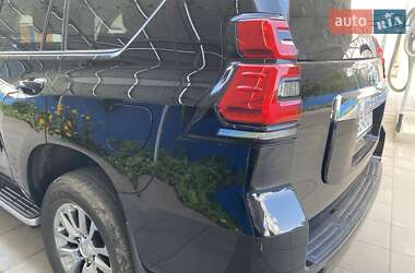 Внедорожник / Кроссовер Toyota Land Cruiser Prado 2019 в 