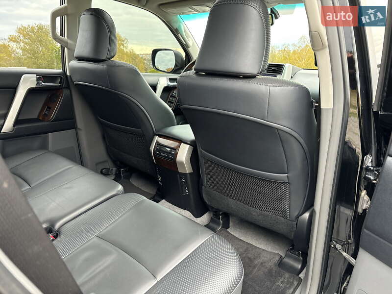 Позашляховик / Кросовер Toyota Land Cruiser Prado 2012 в Житомирі