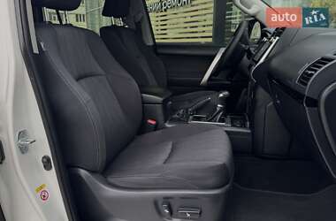 Внедорожник / Кроссовер Toyota Land Cruiser Prado 2019 в 