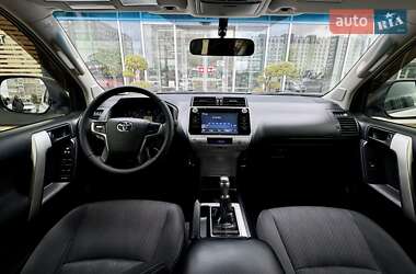 Внедорожник / Кроссовер Toyota Land Cruiser Prado 2019 в 