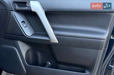 Внедорожник / Кроссовер Toyota Land Cruiser Prado 2019 в 