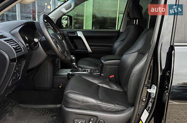 Внедорожник / Кроссовер Toyota Land Cruiser Prado 2019 в 