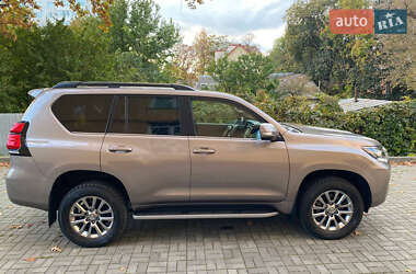 Внедорожник / Кроссовер Toyota Land Cruiser Prado 2020 в 