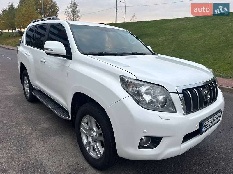 Позашляховик / Кросовер Toyota Land Cruiser Prado 2010 в Києві