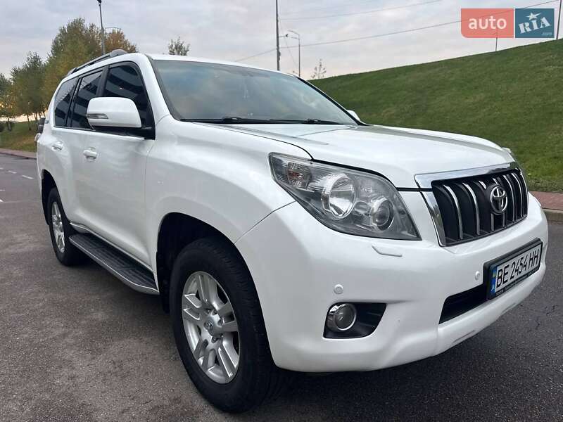 Позашляховик / Кросовер Toyota Land Cruiser Prado 2010 в Києві