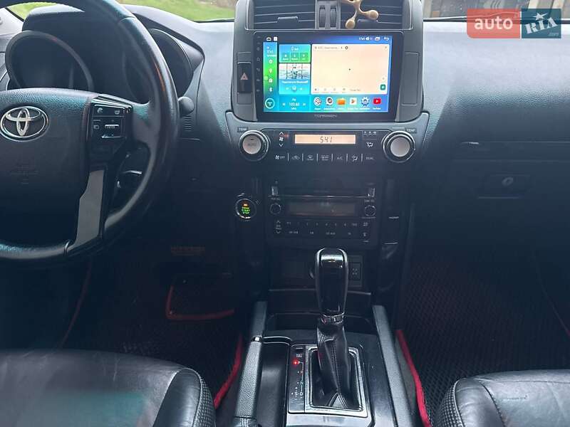 Позашляховик / Кросовер Toyota Land Cruiser Prado 2010 в Києві