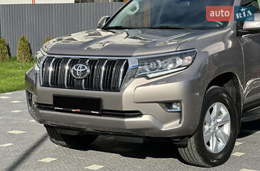 Внедорожник / Кроссовер Toyota Land Cruiser Prado 2018 в 