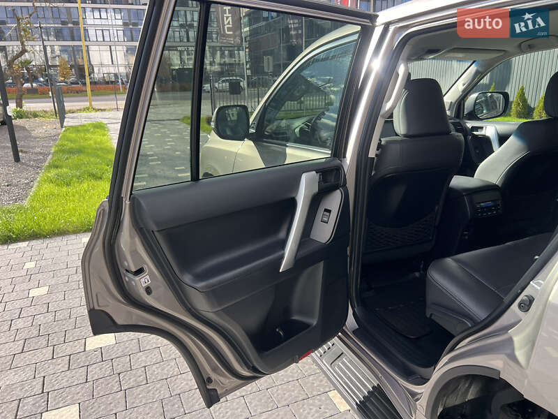 Позашляховик / Кросовер Toyota Land Cruiser Prado 2018 в Ужгороді фото 32 Позашляховик / Кросовер Toyota Land Cruiser Prado 2018 в Ужгороді
