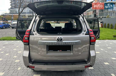 Внедорожник / Кроссовер Toyota Land Cruiser Prado 2018 в 