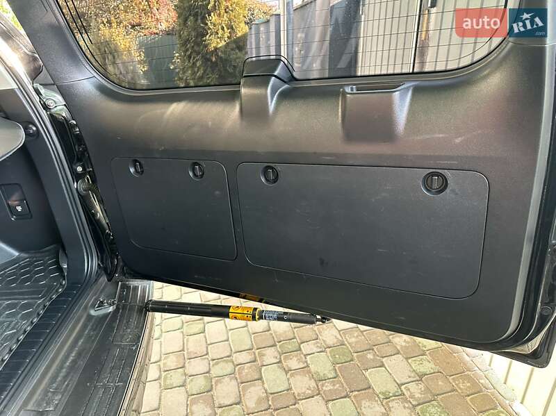 Позашляховик / Кросовер Toyota Land Cruiser Prado 2019 в Черкасах фото 22 Позашляховик / Кросовер Toyota Land Cruiser Prado 2019 в Черкасах