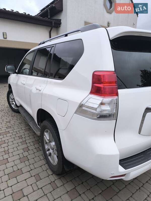 Внедорожник / Кроссовер Toyota Land Cruiser Prado 2010 в Киеве