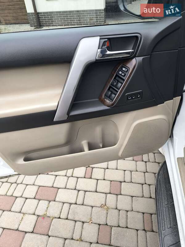 Внедорожник / Кроссовер Toyota Land Cruiser Prado 2010 в Киеве