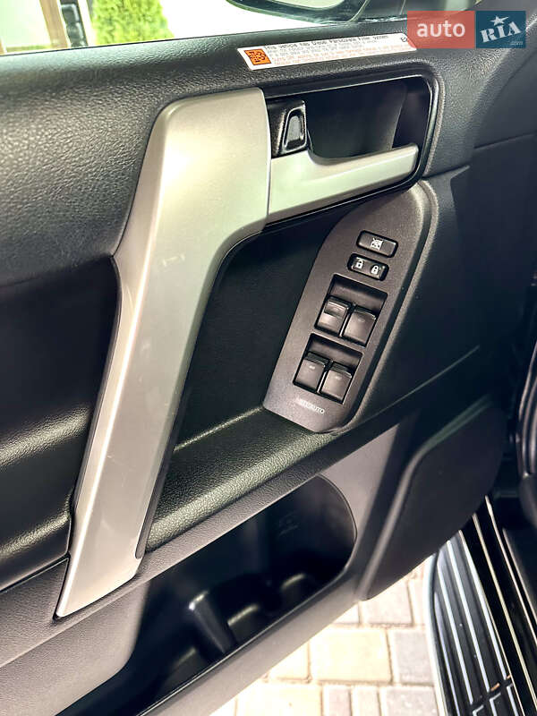 Позашляховик / Кросовер Toyota Land Cruiser Prado 2018 в Києві