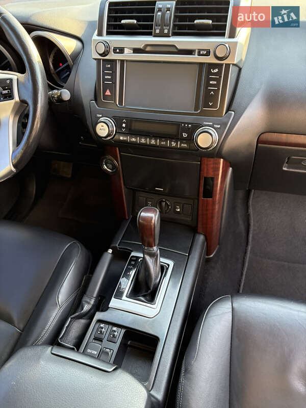 Позашляховик / Кросовер Toyota Land Cruiser Prado 2013 в Харкові