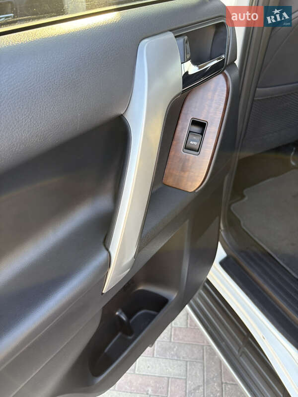 Позашляховик / Кросовер Toyota Land Cruiser Prado 2013 в Харкові