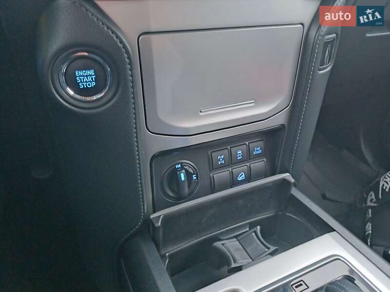 Позашляховик / Кросовер Toyota Land Cruiser Prado 2022 в Києві