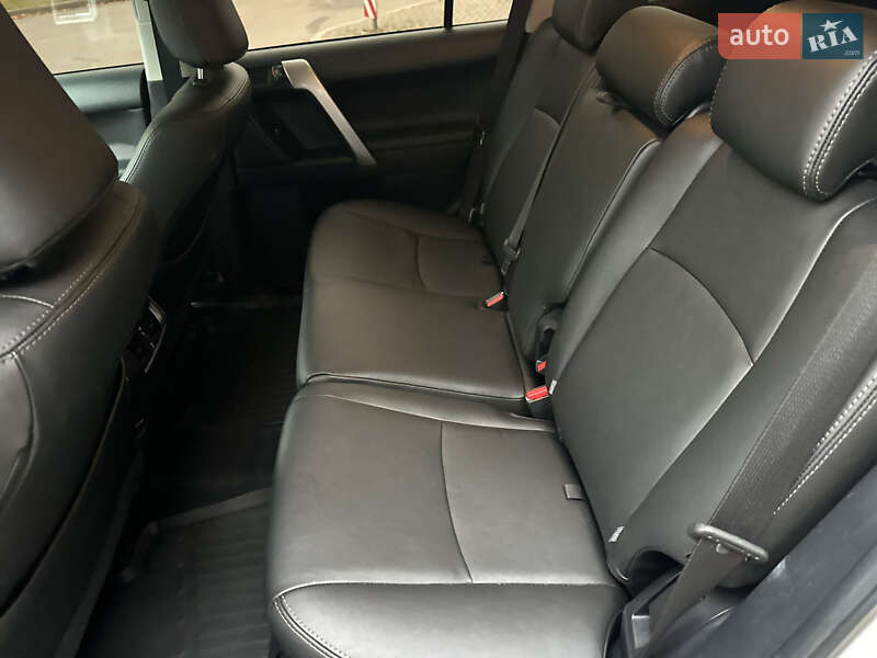 Позашляховик / Кросовер Toyota Land Cruiser Prado 2013 в Києві фото 38 Позашляховик / Кросовер Toyota Land Cruiser Prado 2013 в Києві