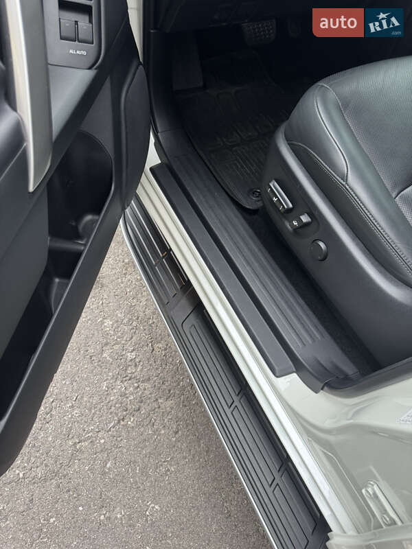 Позашляховик / Кросовер Toyota Land Cruiser Prado 2022 в Києві