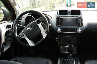Позашляховик / Кросовер Toyota Land Cruiser Prado 2017 в  фото 21 Позашляховик / Кросовер Toyota Land Cruiser Prado 2017 в