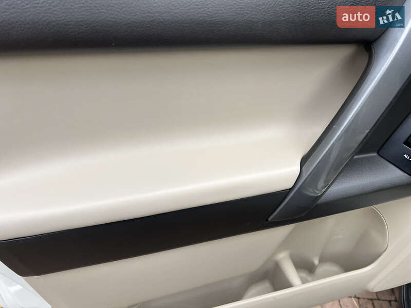 Внедорожник / Кроссовер Toyota Land Cruiser Prado 2010 в Киеве