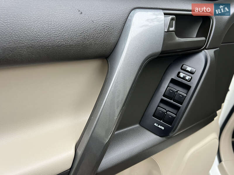 Внедорожник / Кроссовер Toyota Land Cruiser Prado 2010 в Киеве