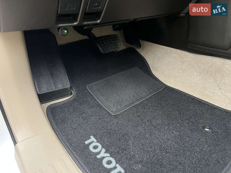 Внедорожник / Кроссовер Toyota Land Cruiser Prado 2010 в Киеве