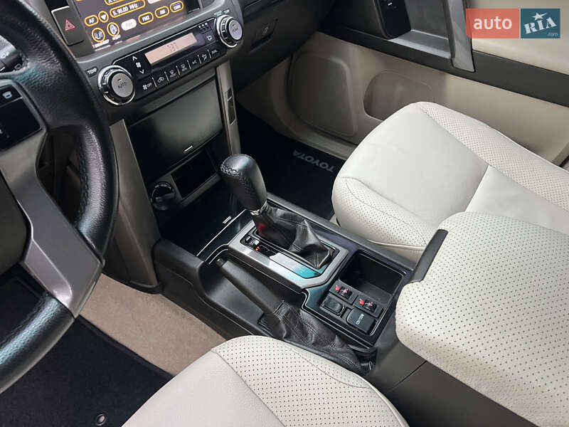 Внедорожник / Кроссовер Toyota Land Cruiser Prado 2010 в Киеве