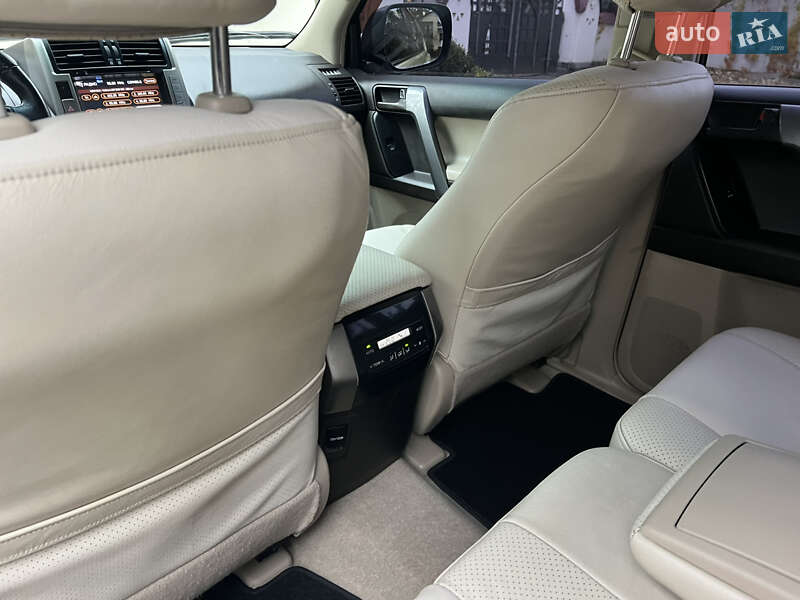 Внедорожник / Кроссовер Toyota Land Cruiser Prado 2010 в Киеве