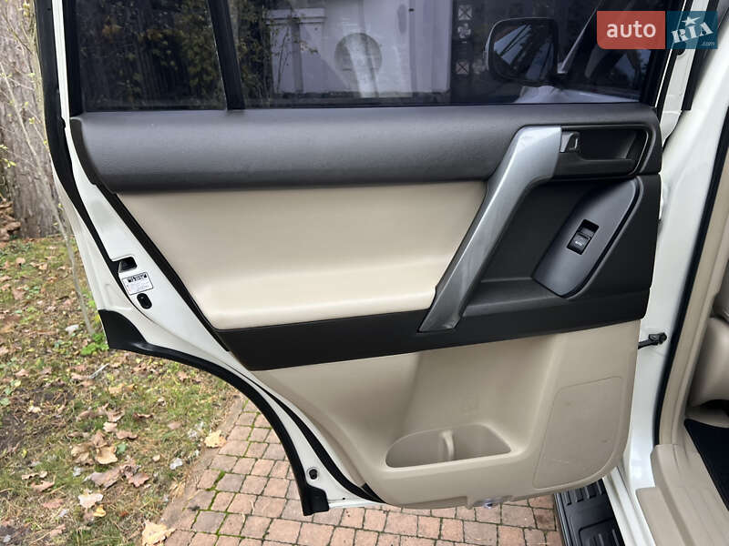 Внедорожник / Кроссовер Toyota Land Cruiser Prado 2010 в Киеве