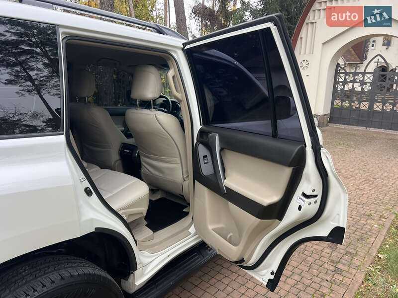 Внедорожник / Кроссовер Toyota Land Cruiser Prado 2010 в Киеве