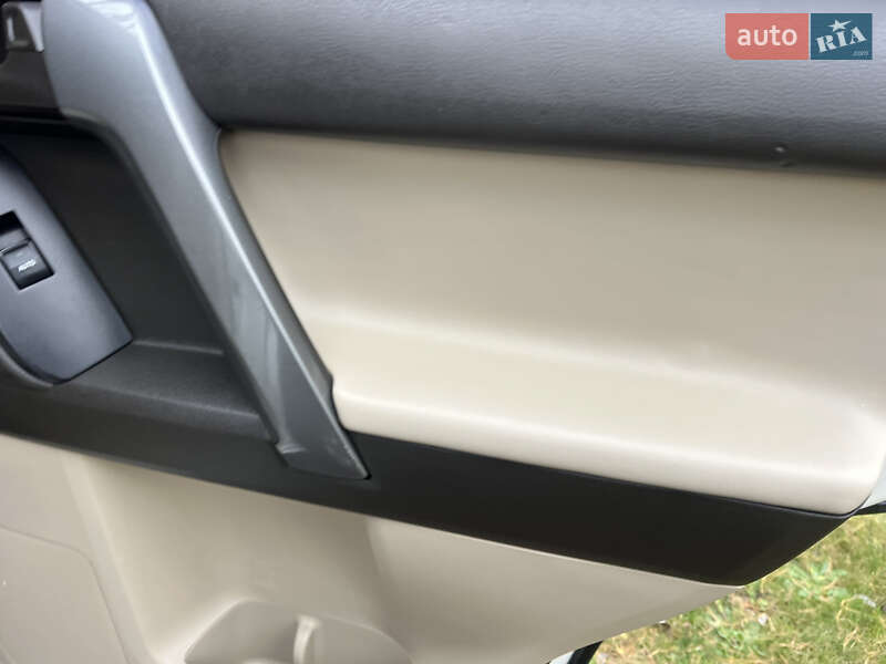 Внедорожник / Кроссовер Toyota Land Cruiser Prado 2010 в Киеве