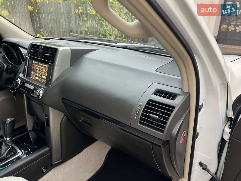 Внедорожник / Кроссовер Toyota Land Cruiser Prado 2010 в Киеве