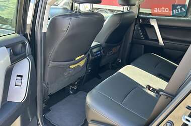 Внедорожник / Кроссовер Toyota Land Cruiser Prado 2019 в 