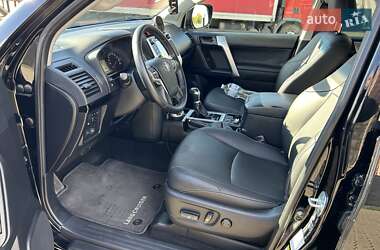 Внедорожник / Кроссовер Toyota Land Cruiser Prado 2019 в 