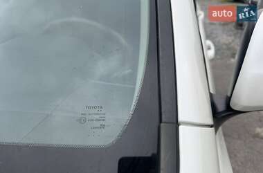 Внедорожник / Кроссовер Toyota Land Cruiser Prado 2012 в 