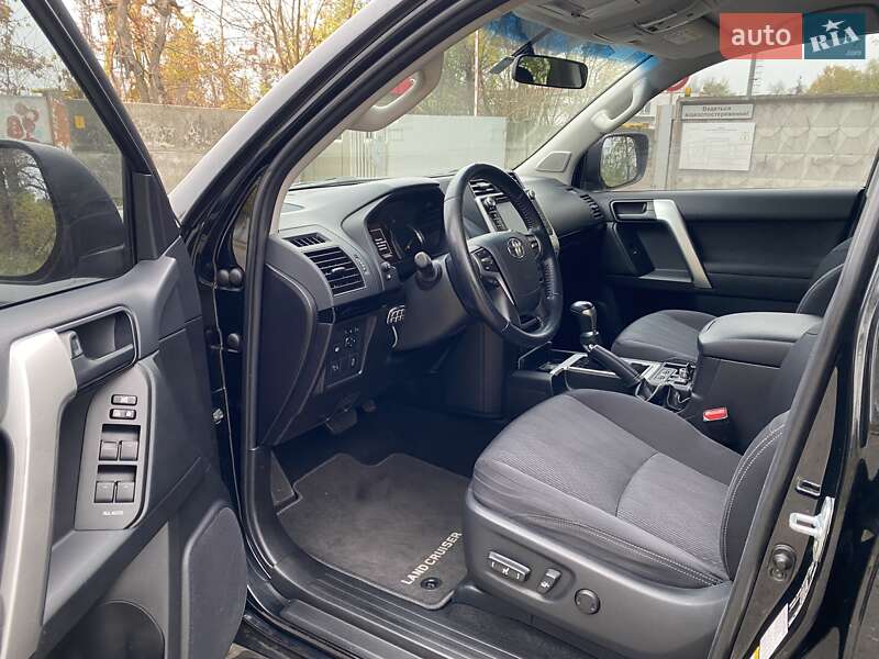 Позашляховик / Кросовер Toyota Land Cruiser Prado 2017 в Києві фото 6 Позашляховик / Кросовер Toyota Land Cruiser Prado 2017 в Києві