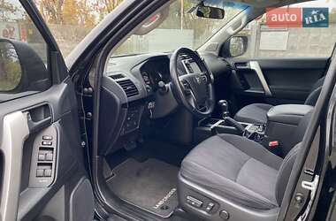 Внедорожник / Кроссовер Toyota Land Cruiser Prado 2017 в 