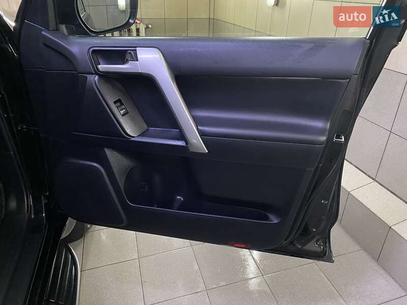 Позашляховик / Кросовер Toyota Land Cruiser Prado 2019 в Умані фото 23 Позашляховик / Кросовер Toyota Land Cruiser Prado 2019 в Умані