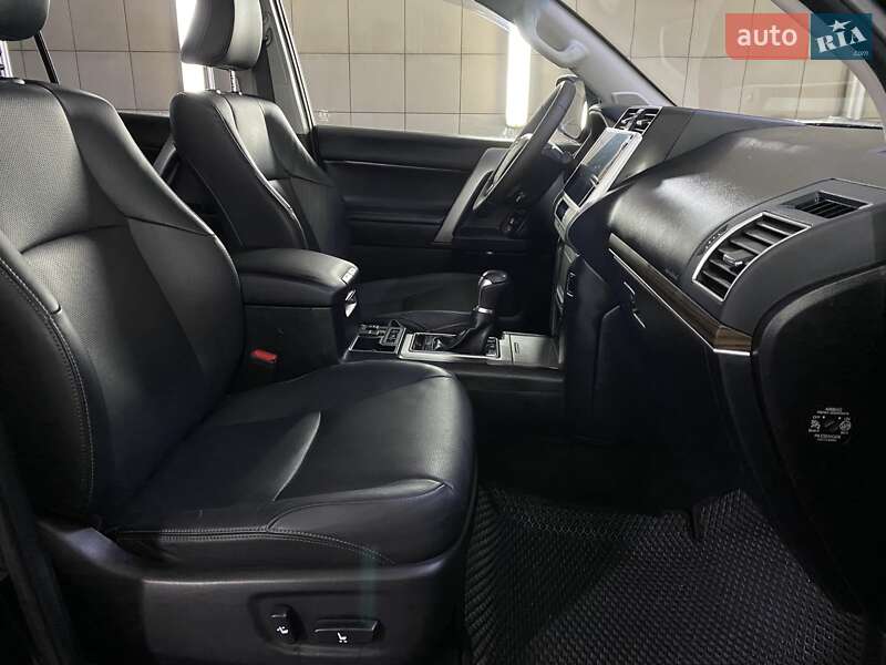 Позашляховик / Кросовер Toyota Land Cruiser Prado 2019 в Умані фото 24 Позашляховик / Кросовер Toyota Land Cruiser Prado 2019 в Умані