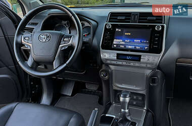 Внедорожник / Кроссовер Toyota Land Cruiser Prado 2020 в 