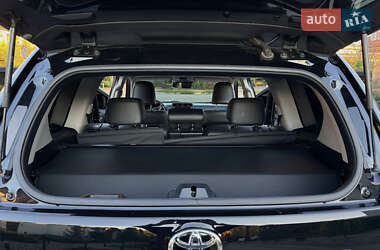 Внедорожник / Кроссовер Toyota Land Cruiser Prado 2020 в 