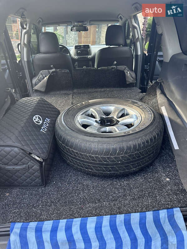 Внедорожник / Кроссовер Toyota Land Cruiser Prado 2012 в Черновцах