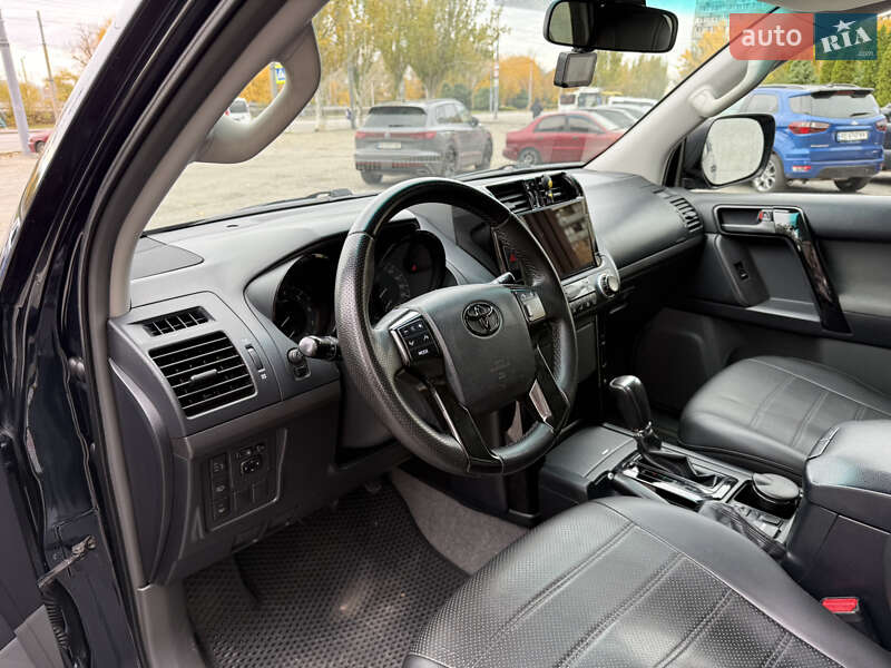 Внедорожник / Кроссовер Toyota Land Cruiser Prado 2010 в Днепре